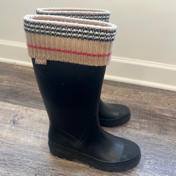 Burberry rain boots lightly worn size 7 - Picture 2 of 3